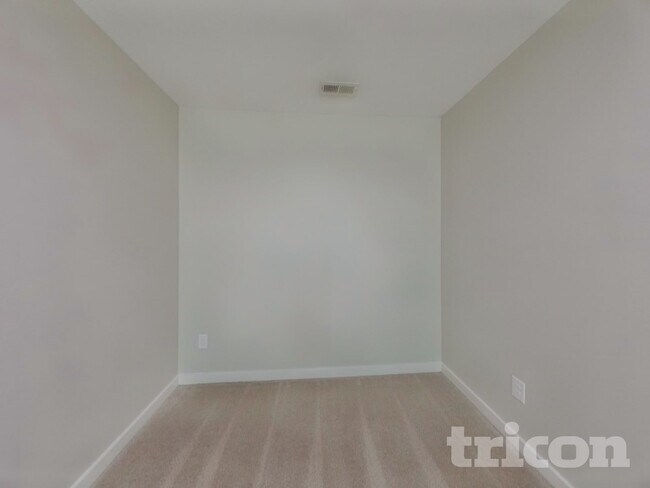 Building Photo - 930 Corvus Ct