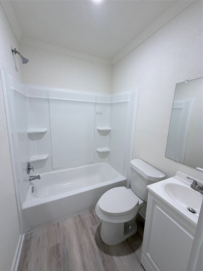 Building Photo - 1112 3rd St