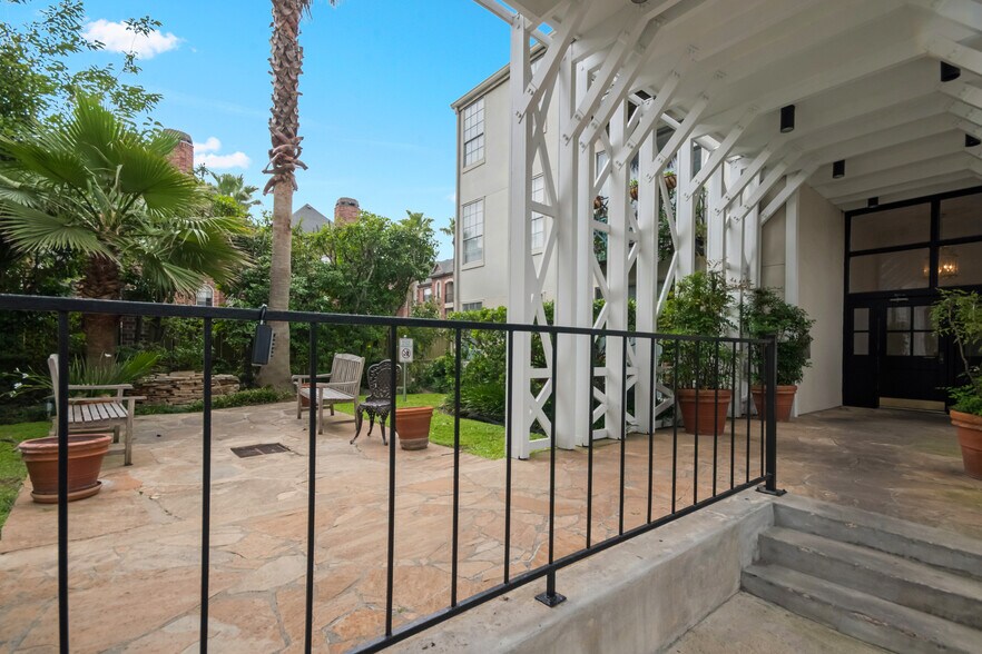 Building Photo - 2333 Bering Dr