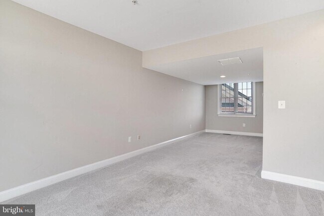 Building Photo - 906 Slaters Ln