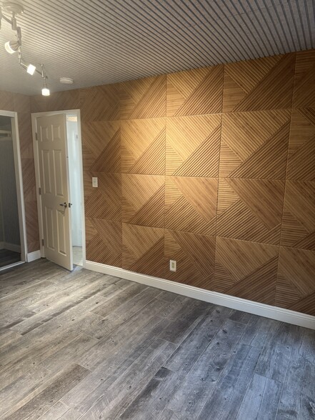 Building Photo - 2300 Sunset Heights Dr