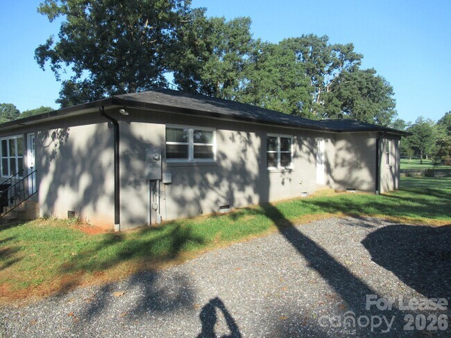 Building Photo - 2378 Reepsville Rd