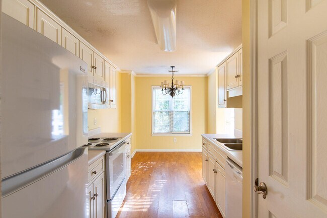 Building Photo - 3025 Brookhaven Way