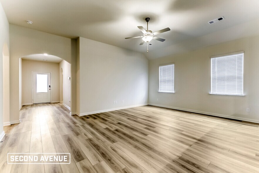 Building Photo - 9616 Sierra Grande Dr