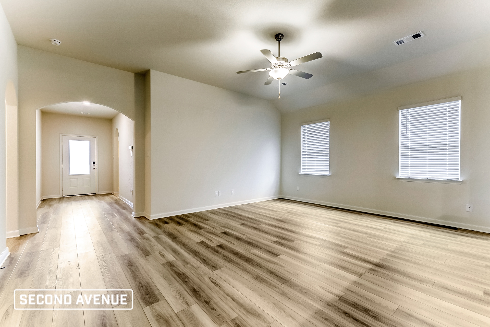 Building Photo - 1400 Woodwinds Dr