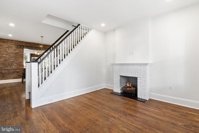 Building Photo - 465 Ripka St