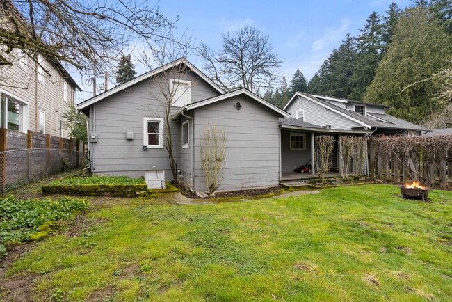 Building Photo - 9621 N Pier Park Pl