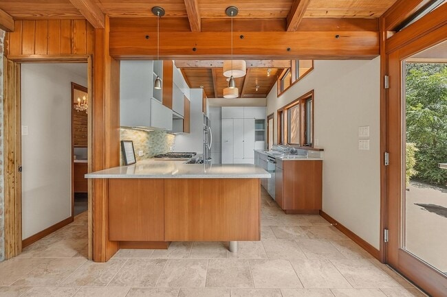 Building Photo - 407 Almarion Dr