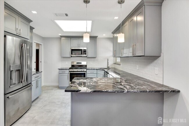 Building Photo - 5 Hilltop Ave