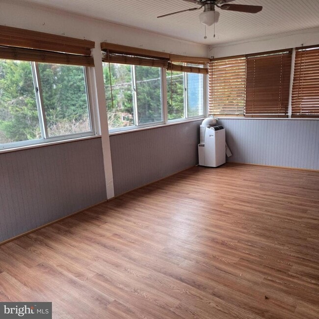 Building Photo - 8 Mannakee St