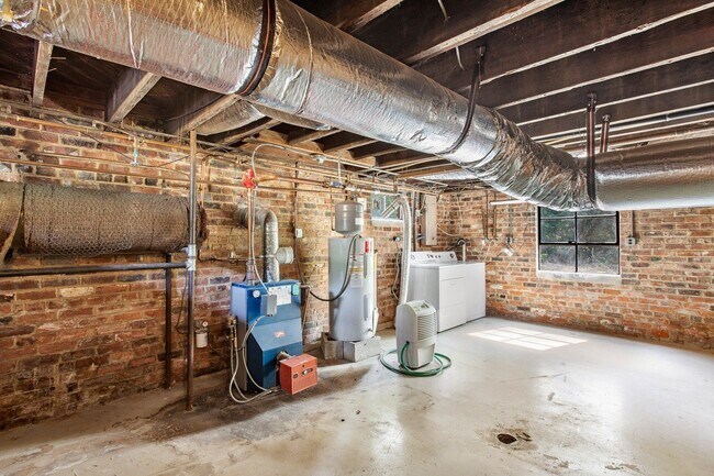 Building Photo - 2 BR, 1.5 BA, Basement, Granite Hills Area