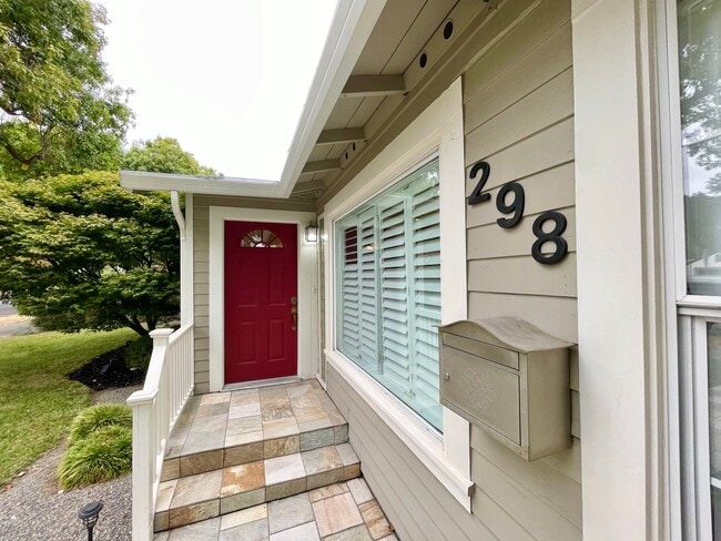 Building Photo - Charming 3 Bedroom 2 Bath Home in Old Town...