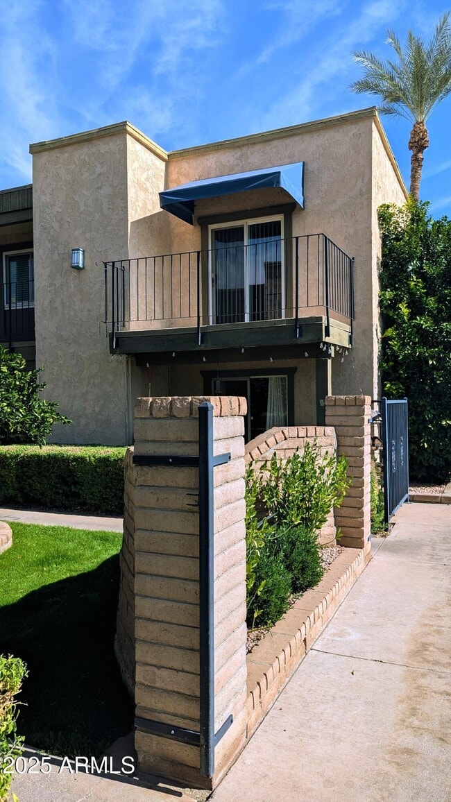 Building Photo - 2228 E Campbell Ave