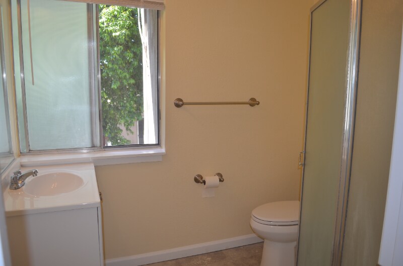 Building Photo - 729 Valley Green Dr