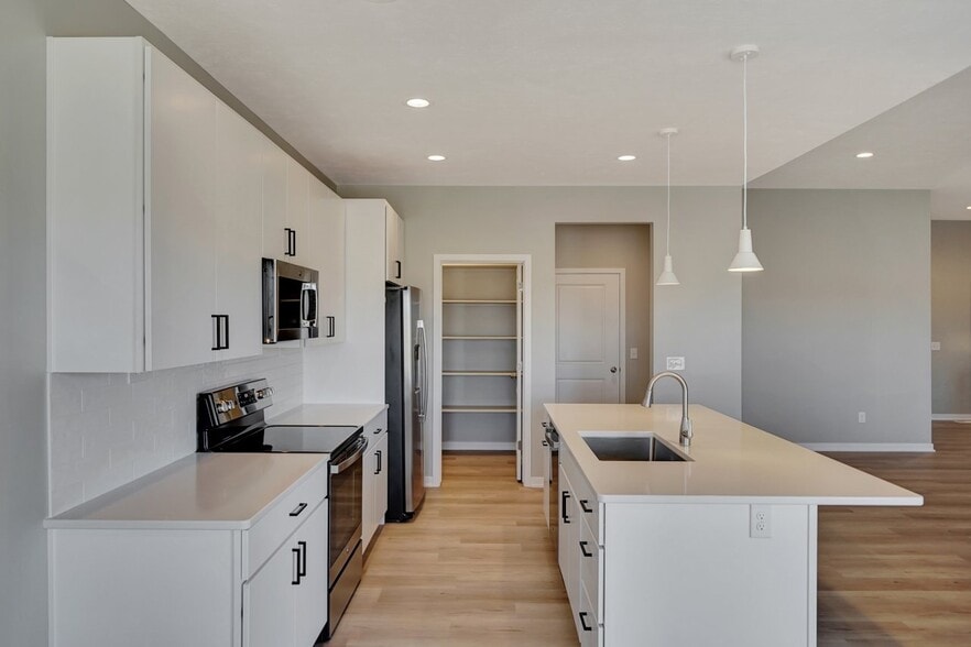 Building Photo - 9049 S 42nd St