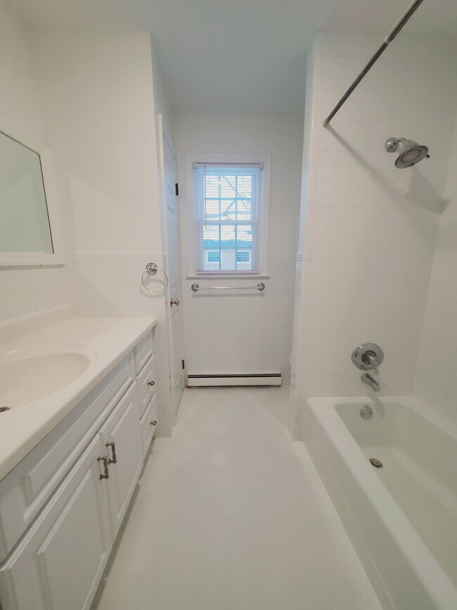 Building Photo - 94 Harbor Dr