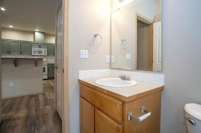 Building Photo - Modern 4 Bedroom, 2.5 Bath Home In Silver Creek w/AC