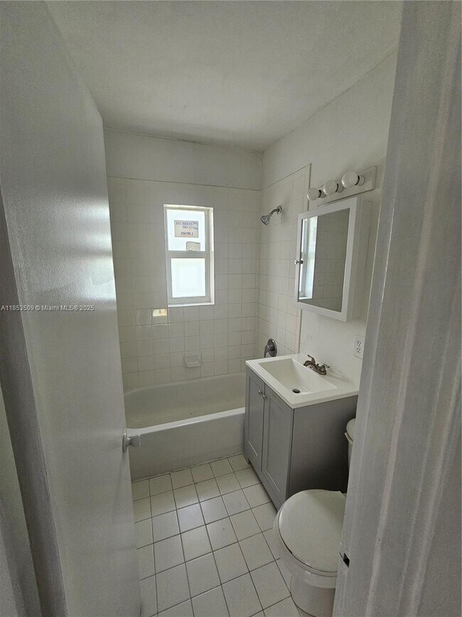 Building Photo - 225 NW 84th Terrace