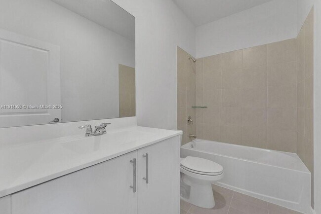 Building Photo - 2558 SE 27th Dr