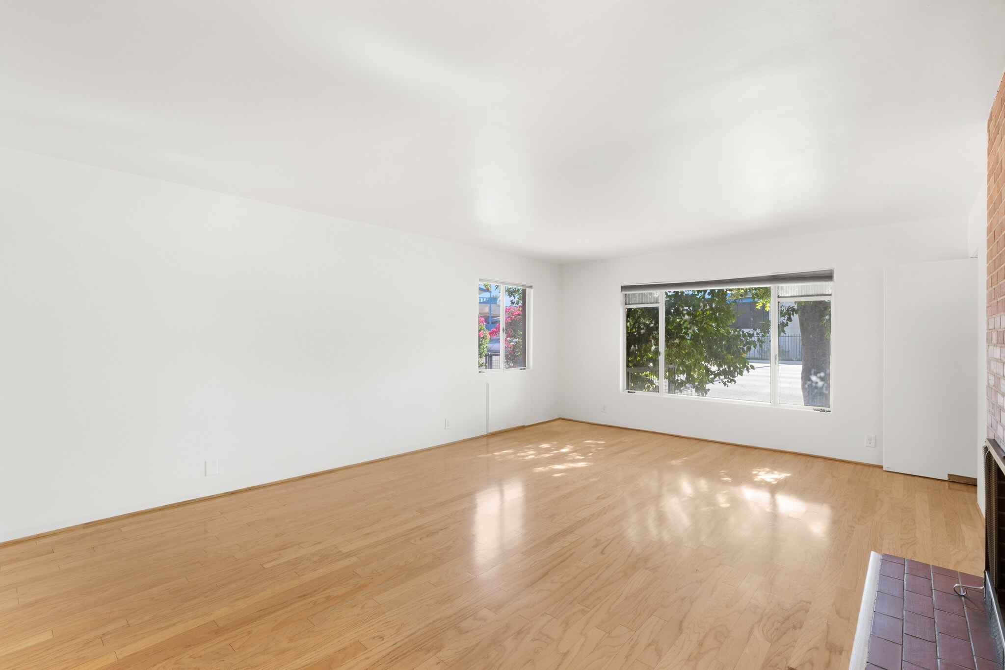 Living Room - 543 W Coronado Rd