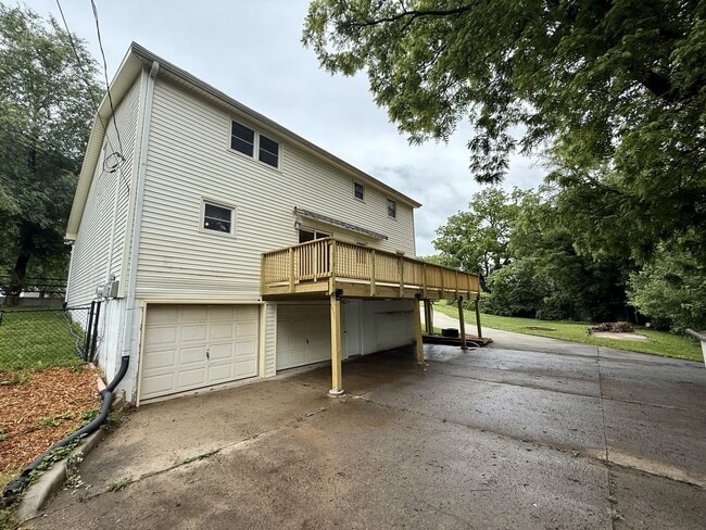 Building Photo - 1311 Shawnee St