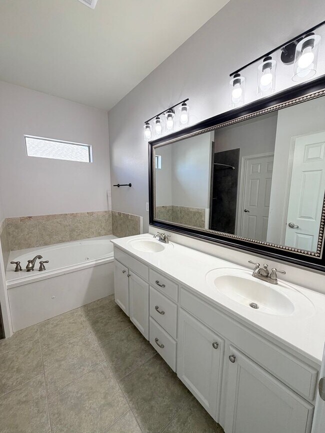 Building Photo - 40325 Coldwater Landing