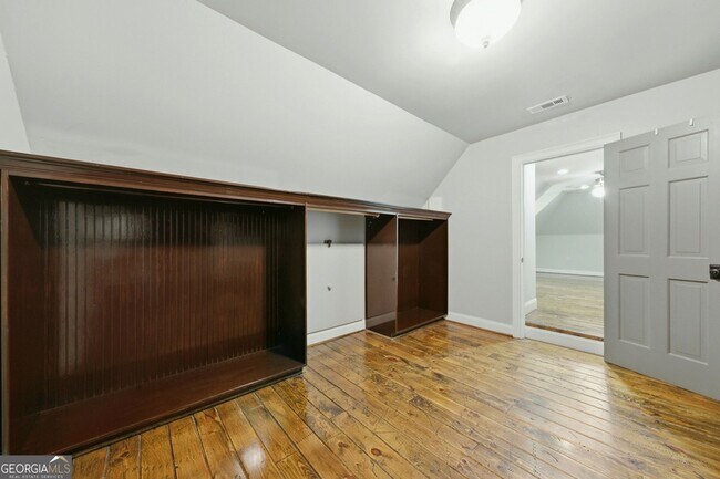 Building Photo - 250 Aspen Way