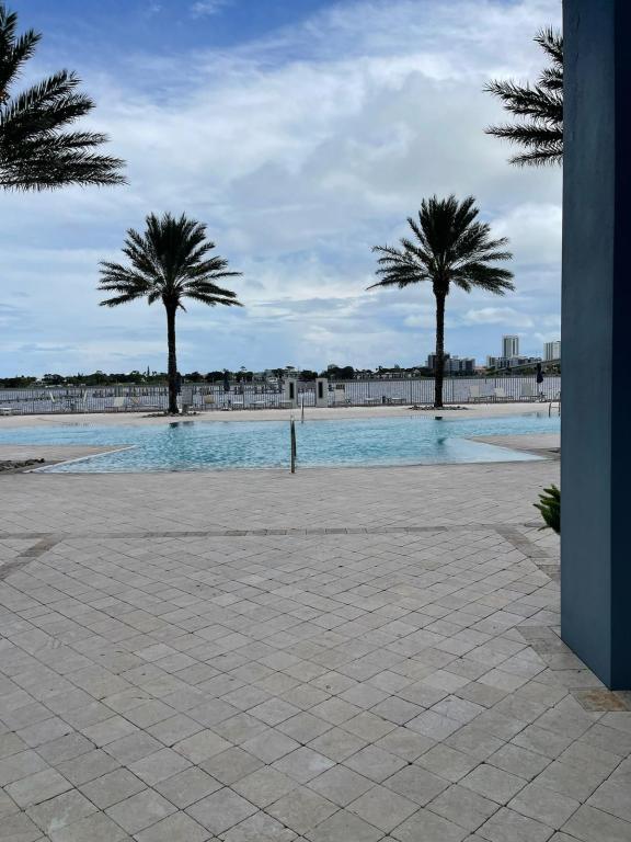 Building Photo - 241 Riverside Dr