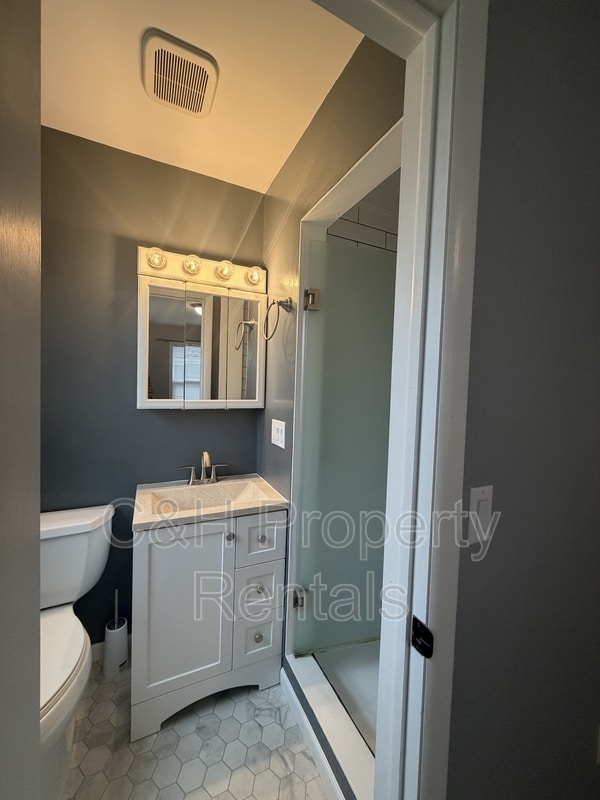 Building Photo - 915 Avenue F