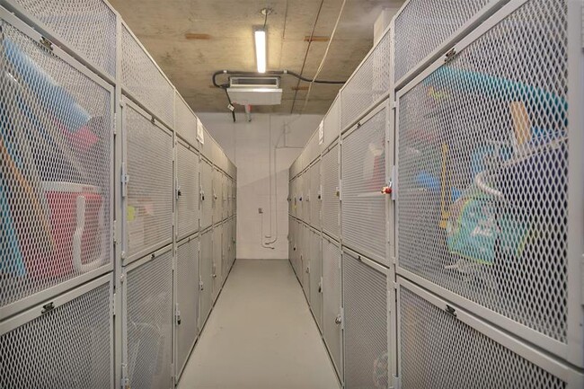 Building Photo - 305 N Pompano Beach Blvd