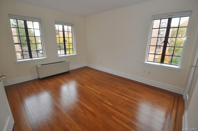 Building Photo - 155 Garth Rd