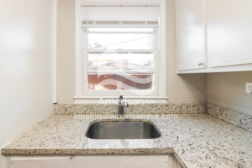 Building Photo - 822 33rd Ave