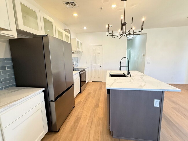 Building Photo - 1330 S Aaron