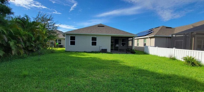 Building Photo - 5355 NW Pine Trail Cir