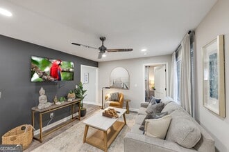 Building Photo - 155 Parkview Dr SE