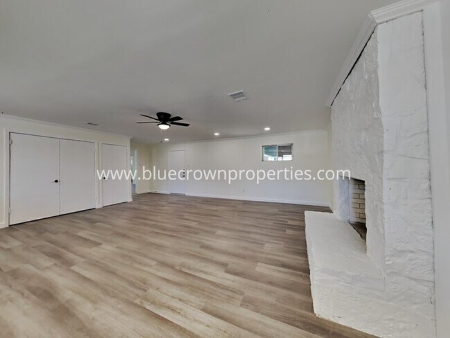 Building Photo - 2702 Wallin Dr