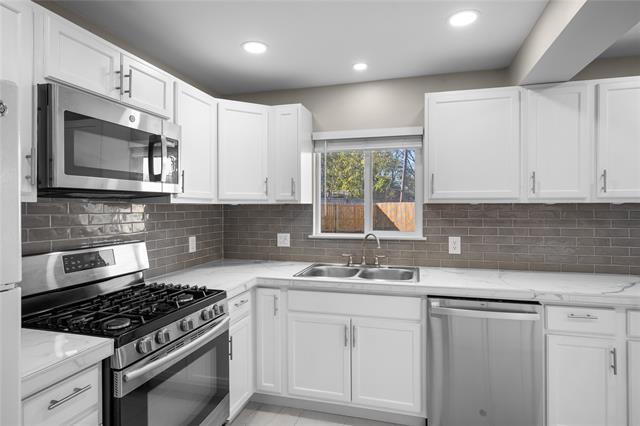 Building Photo - 2302 Valleywood Dr