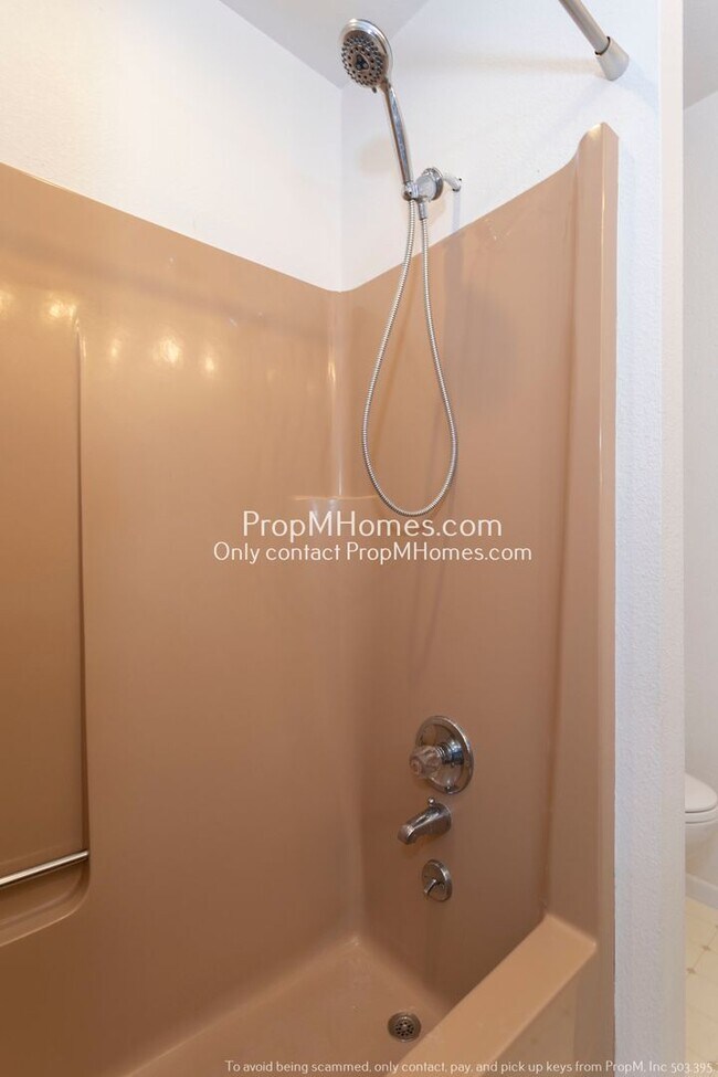 Building Photo - Mid-Century Modern Three Bedroom in Happy Valley!