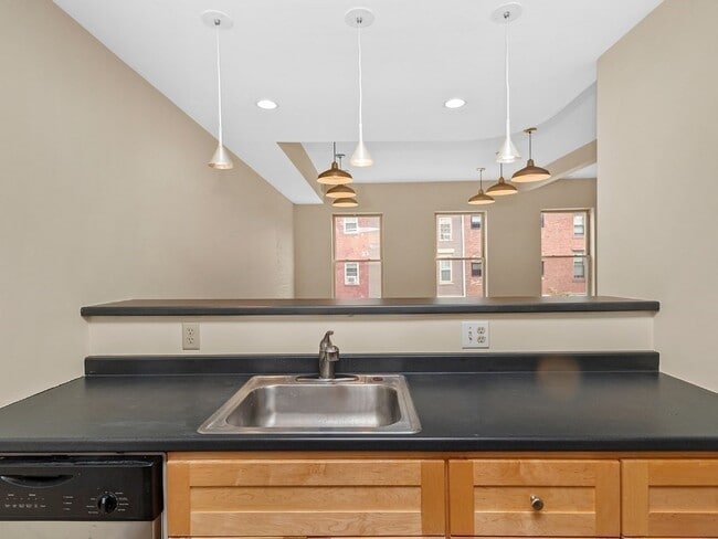 Building Photo - 297 Meridian St