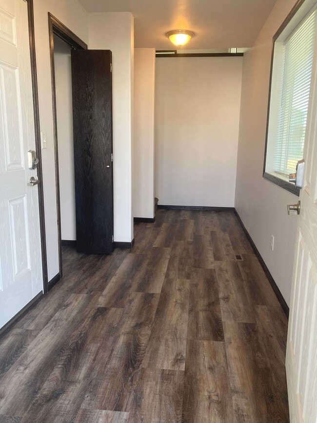 Building Photo - 3 Bed 3 Bath Single Family Home