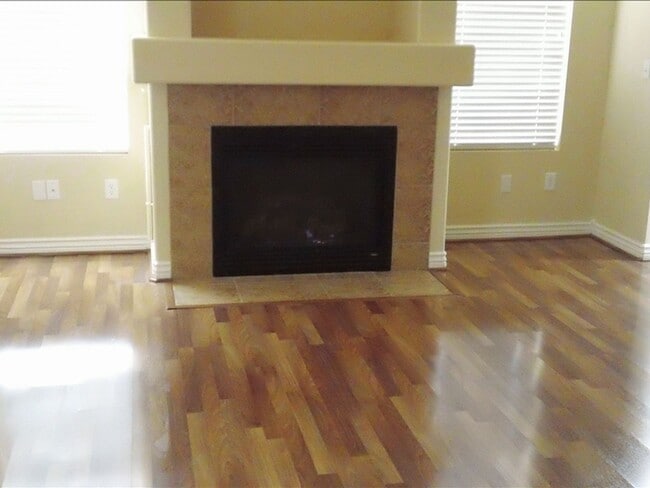 Building Photo - Cambria Townhome End Unit for Rent