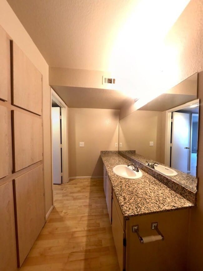 Building Photo - 1 Bedroom Condo located in Gated Community of Copper Palms!