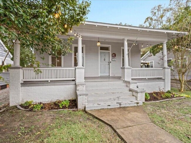 Building Photo - 1151 Caroline Ave