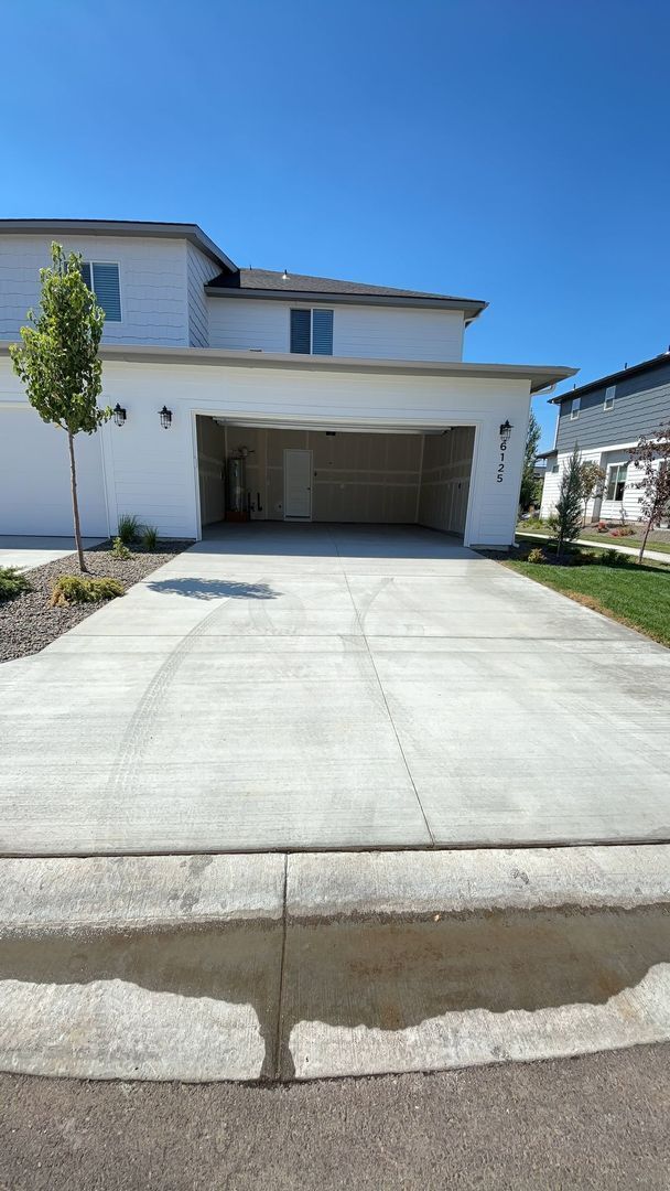 Building Photo - Roe Street Townhomes 2