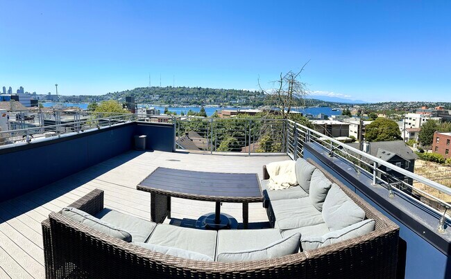 Primary Photo - 2321 Boylston Ave E