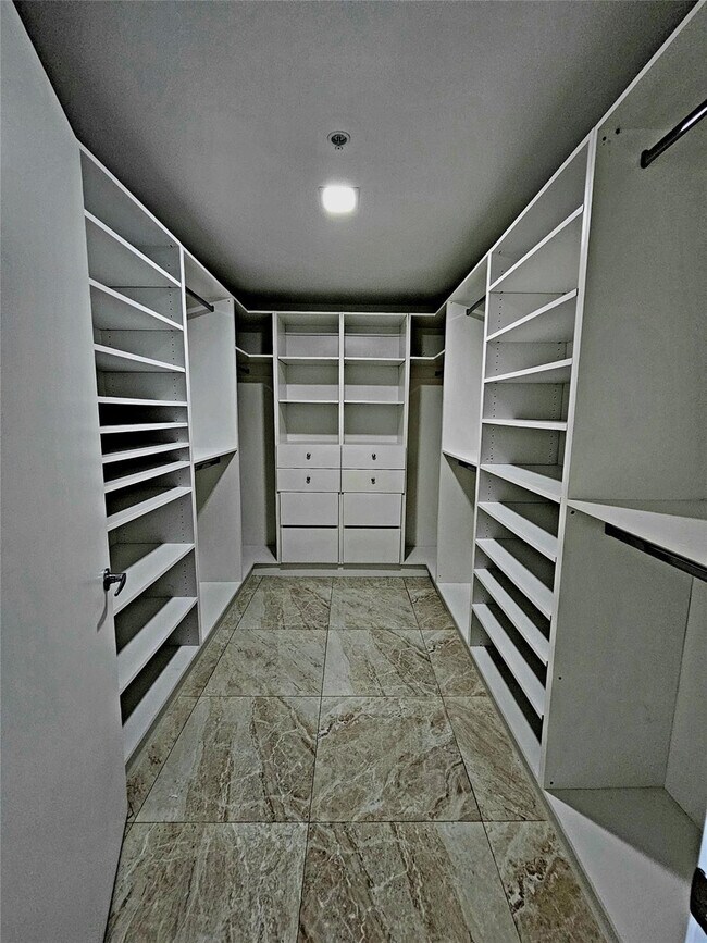 Building Photo - 17301 Biscayne Blvd