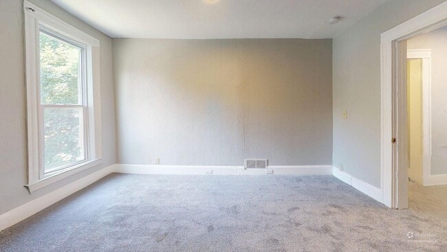 Building Photo - Madison/W.95th neighborhood : 3 bedroom/1 bath single family house available NOW.