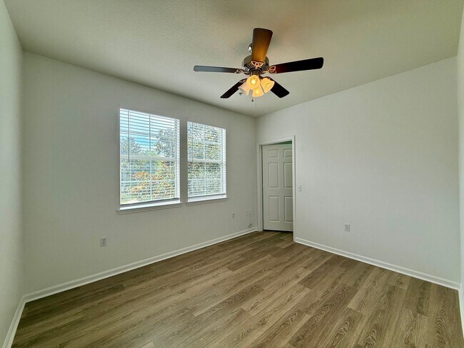 Building Photo - Bright and updated 3-bedroom, 2-bath condo