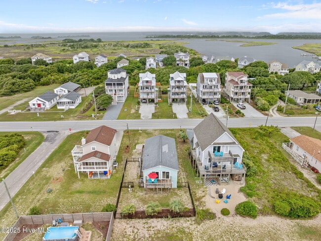 Building Photo - 2660 Island Dr