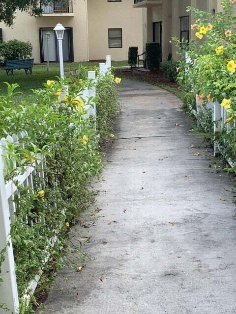 Building Photo - 2050 Oleander Blvd